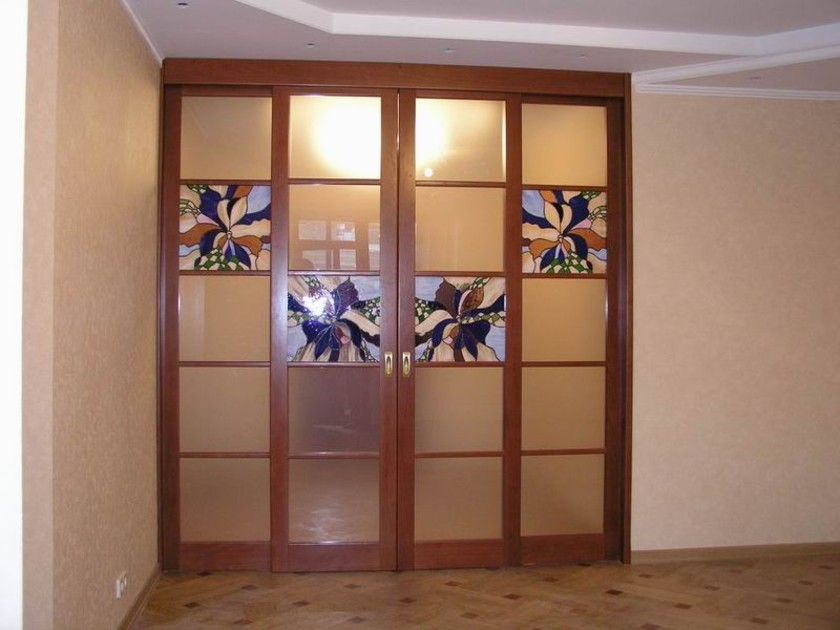 Перегородка с цветными стеклянными вставками Мурманск