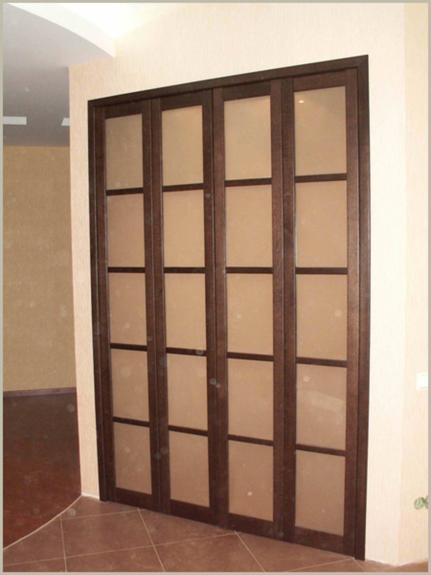 Двери гармошка с матовым стеклом и накладными разделителями Мурманск