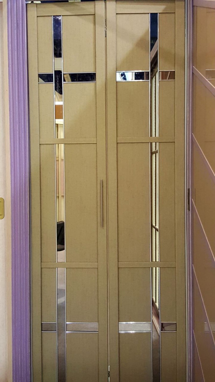 Двери гармошка шпонированные с зеркальным декором Мурманск