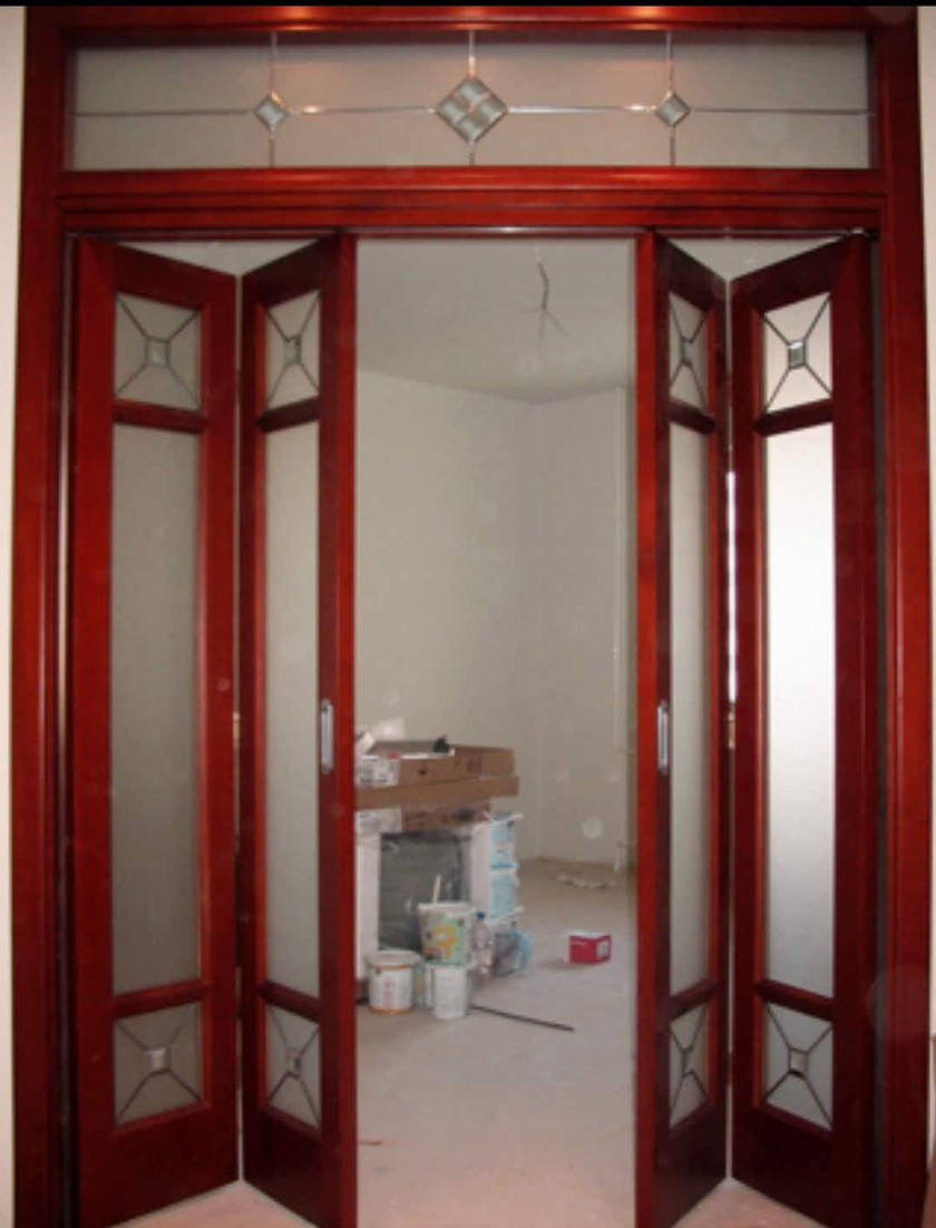 Дверь гармошка с декоративными стеклянными вставками Мурманск