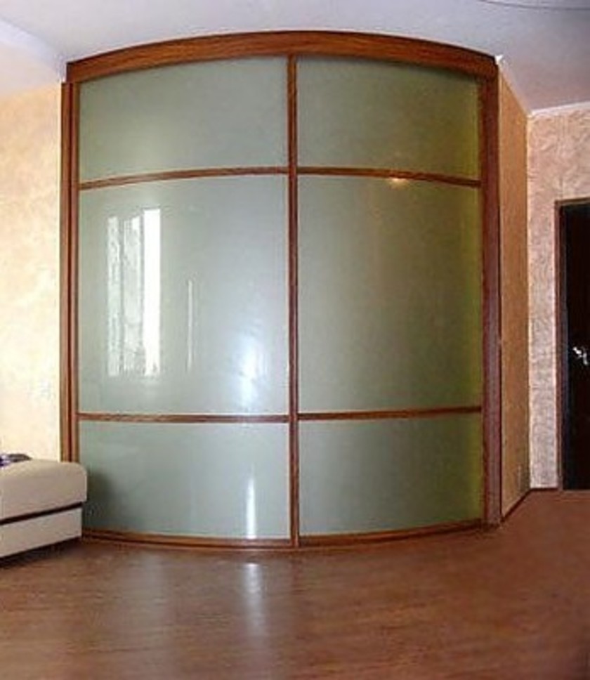 Встроенный шкаф купе радиусный в классическом стиле Мурманск